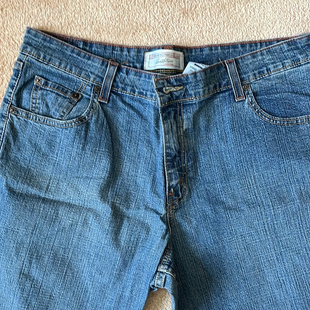 Levi’s Misses Stretch Mid Rise Straight Leg, size 14 short,  Dressy or Casual! - Picture 2 of 7